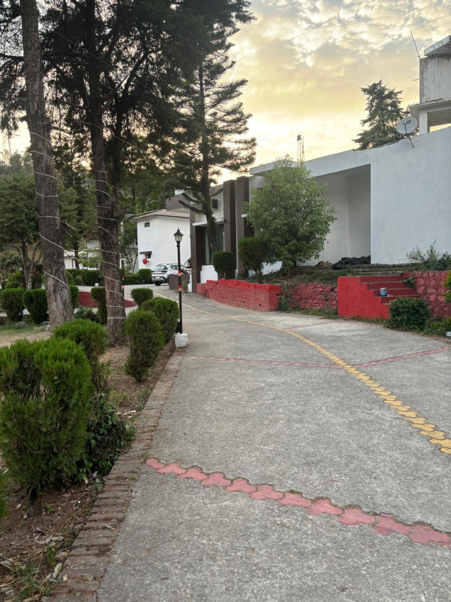 Shikha Resort Ewentbliz Bhīm Tāl Exteriér fotografie